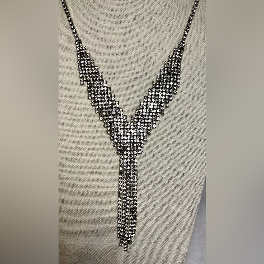 Stunning Chandelier Rhinestone Necklace-Earring Set - Picture 4 of 14